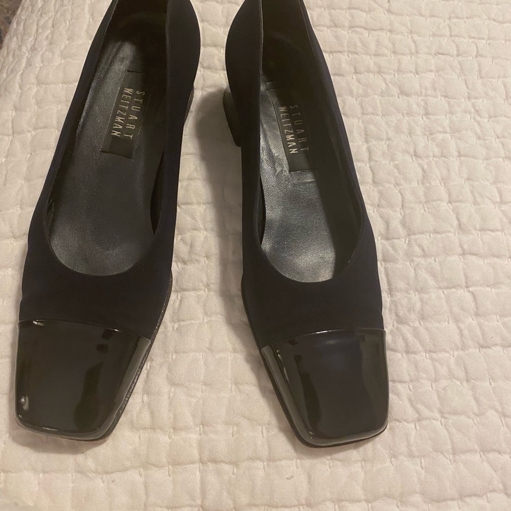 Stuart Weitzman Classic Pump. Navy Blue with Patent. Size 9.5 b. - Picture 3 of 7